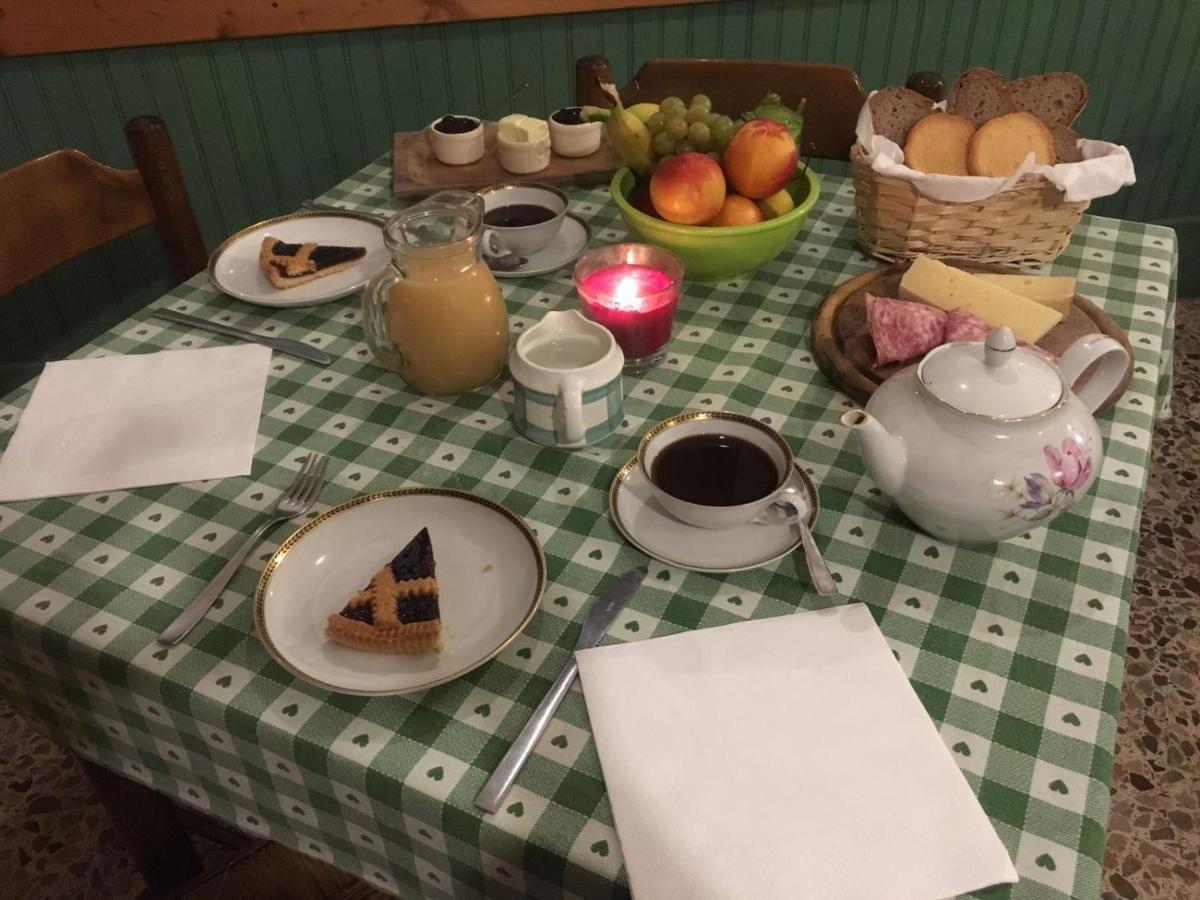 Castelveccana B&B Il Gatto Nero الغرفة الصورة