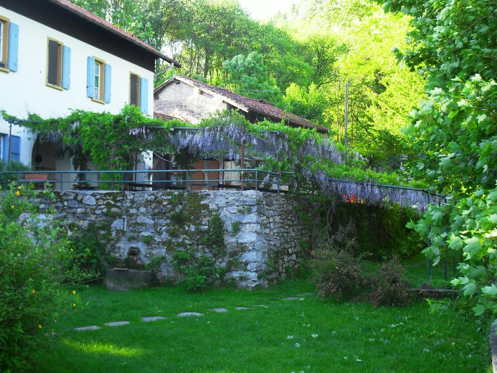 Castelveccana B&B Il Gatto Nero المظهر الخارجي الصورة