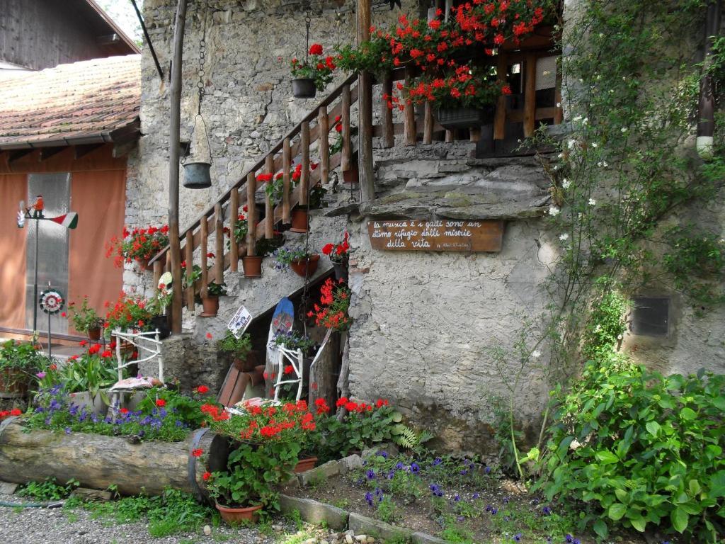 Castelveccana B&B Il Gatto Nero المظهر الخارجي الصورة