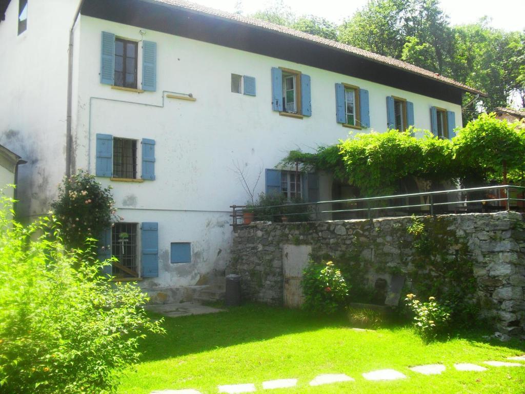Castelveccana B&B Il Gatto Nero المظهر الخارجي الصورة